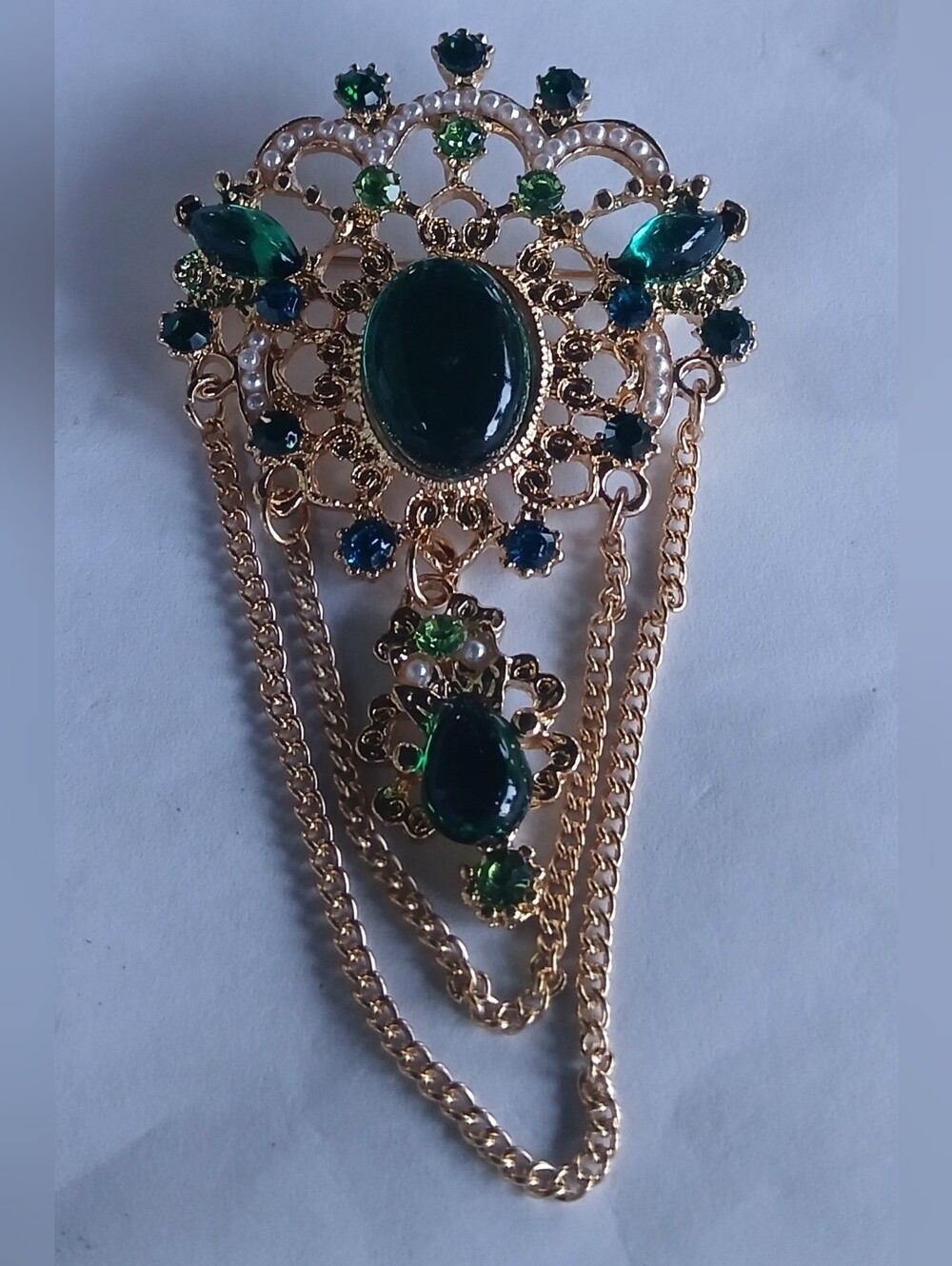 NWOT  Green Crystal Drop Brooch with Chain